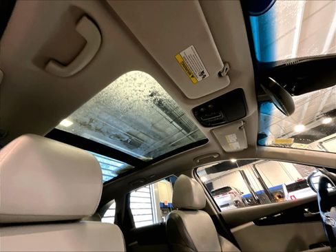 Used 2019 Kia Sorento SX image 23