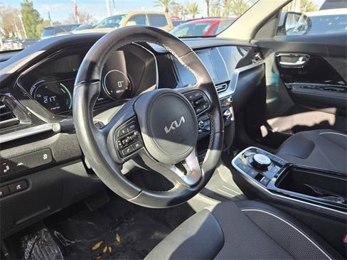 Certified 2022 Kia Niro EX image 13