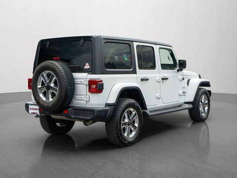 Used 2022 Jeep Wrangler Unlimited Sahara w/ LED Lighting Group AWD/4WD image 7