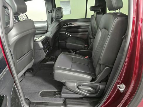 New 2025 Jeep Wagoneer L Series II w/ HD Trailer Tow Package w/25F image 25