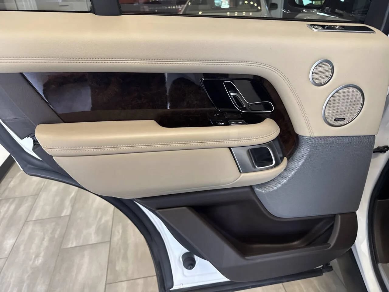 Used 2018 Land Rover Range Rover HSE AWD/4WD image 35
