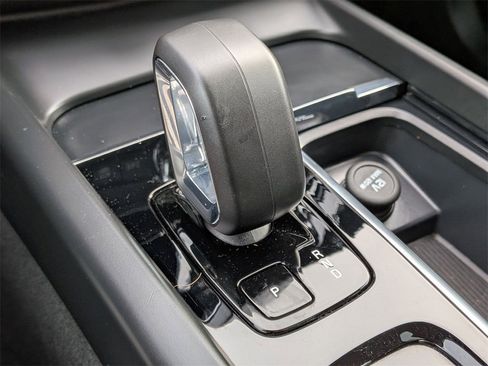 Used 2025 Volvo XC60 B5 Core image 16