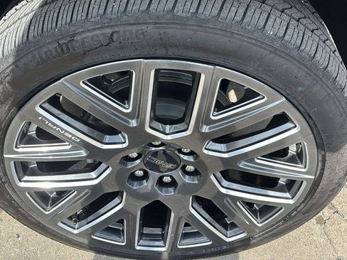 Certified 2025 GMC Yukon XL Denali Ultimate w/ LPO, Floor Liner Package image 9