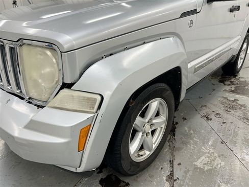 Used 2010 Jeep Liberty Limited image 28