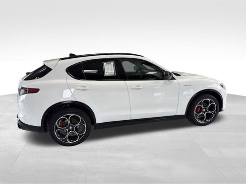Used 2024 Alfa Romeo Stelvio Veloce AWD/4WD image 7