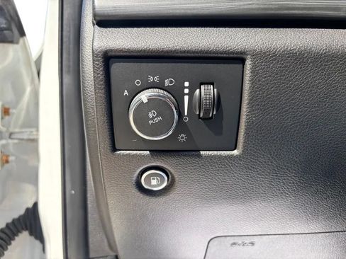 Used 2021 Jeep Grand Cherokee Laredo AWD/4WD image 12