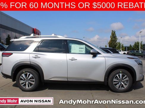New 2025 Nissan Pathfinder SL image 3