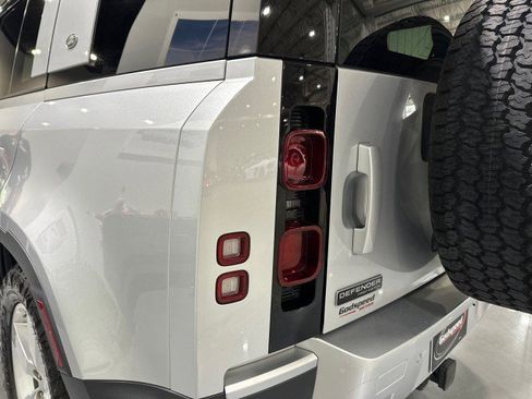 Used 2020 Land Rover Defender 110 First Edition AWD/4WD image 35