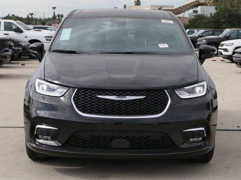 New 2026 Chrysler Pacifica Select image 6