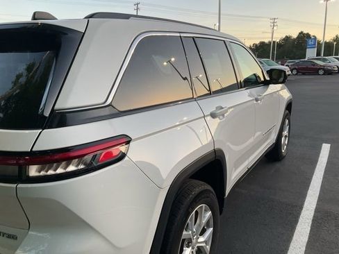 Used 2023 Jeep Grand Cherokee Limited image 6