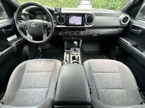 Used 2018 Toyota Tacoma TRD Off-Road AWD/4WD image 20