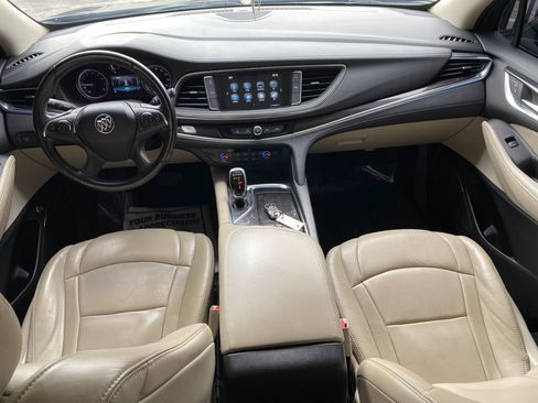 Used 2018 Buick Enclave Essence image 4