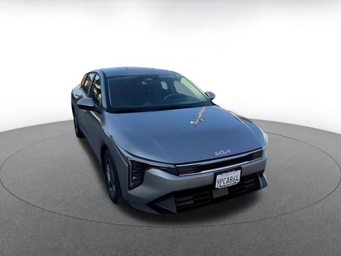 Used 2025 Kia K4 LXS image 3