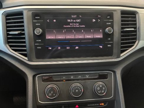 Used 2018 Volkswagen Atlas Launch Edition FWD image 19