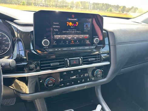 Used 2025 Nissan Pathfinder SV image 28