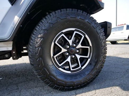 Used 2024 Jeep Gladiator Rubicon w/ Technology Group AWD/4WD image 47