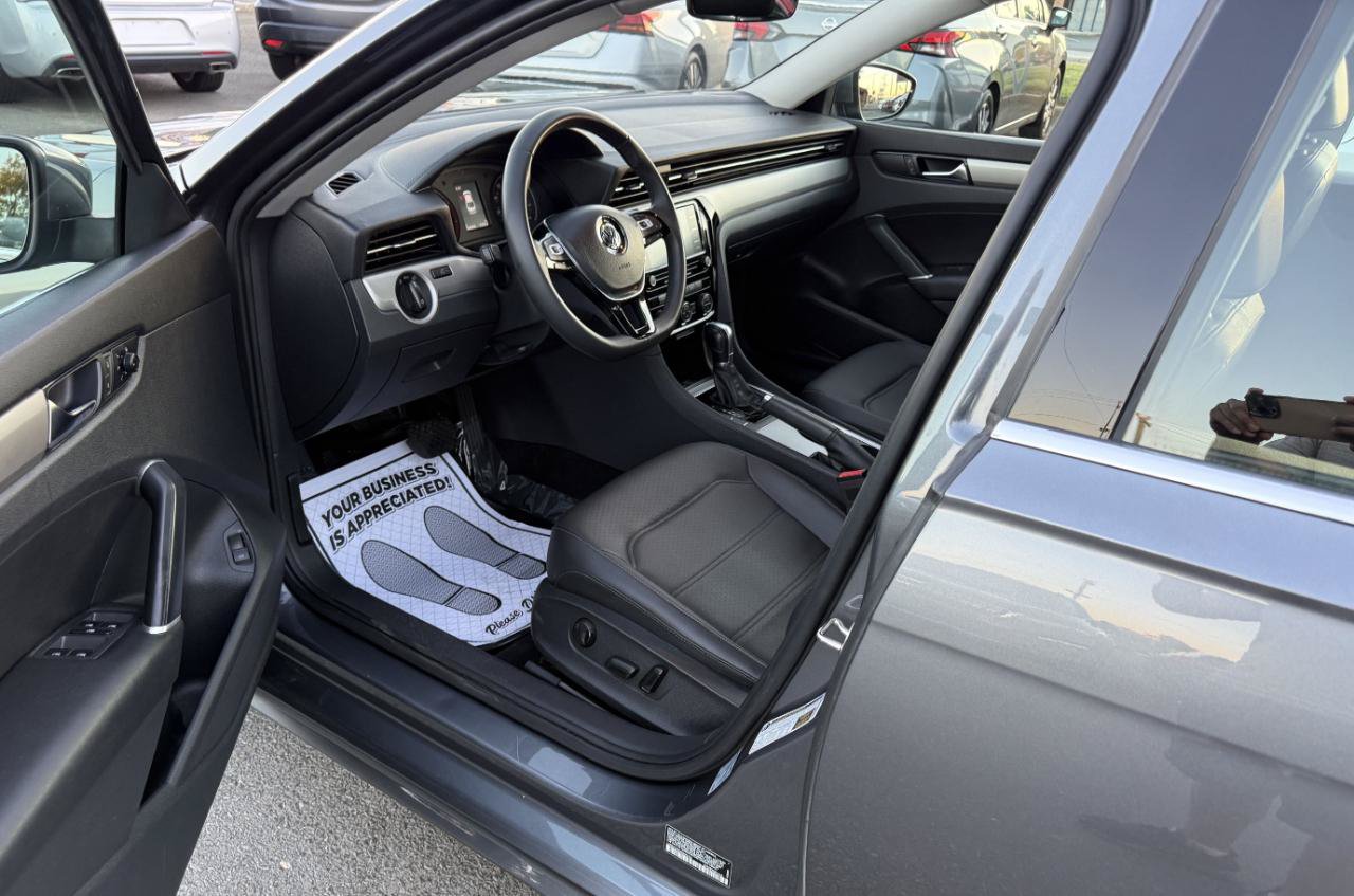 Used 2021 Volkswagen Passat 2.0T SE FWD image 8