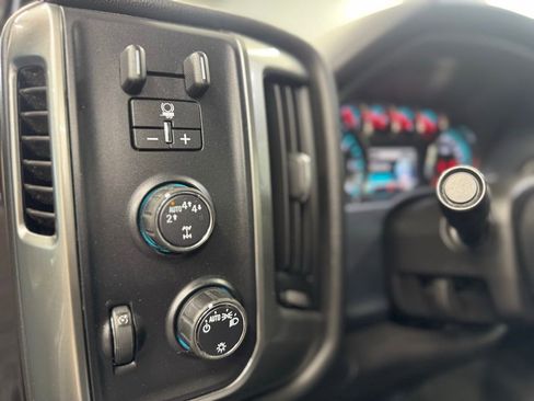Used 2018 Chevrolet Silverado 1500 LT w/ Trailering Package AWD/4WD image 12