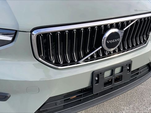 Used 2025 Volvo XC40 B5 Core w/ Protection Package Premier image 32