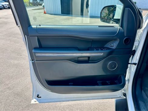 Used 2022 Ford Expedition XLT image 10