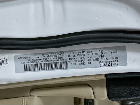 Used 2018 Jeep Grand Cherokee Limited image 12