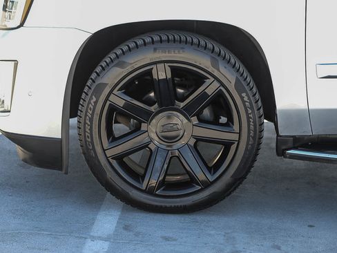 Used 2020 Cadillac Escalade Luxury image 10