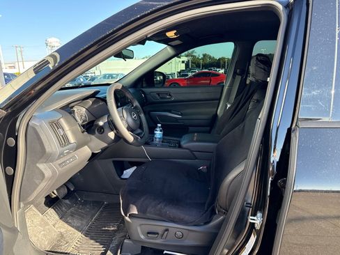 Used 2025 Nissan Pathfinder Rock Creek AWD/4WD image 11