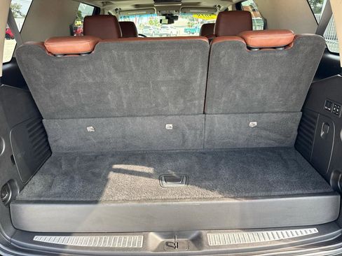 Used 2018 Cadillac Escalade Premium Luxury AWD/4WD image 24