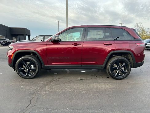 New 2025 Jeep Grand Cherokee 4WD image 4