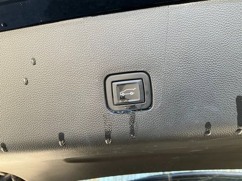 Used 2021 Chevrolet Traverse High Country w/ LPO, Floor Liner Package image 21