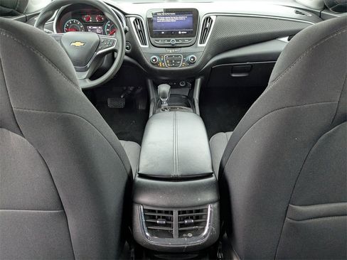 Used 2024 Chevrolet Malibu LT image 32