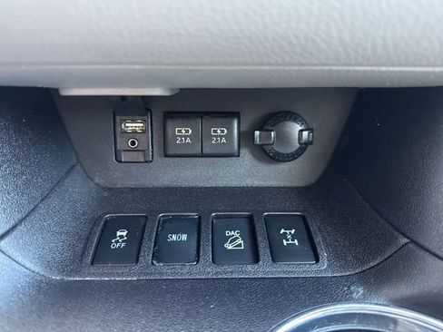 Used 2018 Toyota Highlander XLE image 16