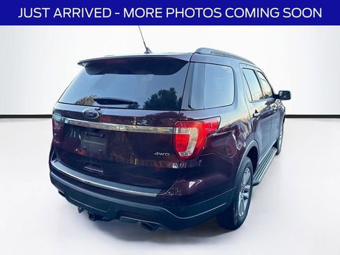 Used 2018 Ford Explorer XLT w/ Equipment Group 202A image 8