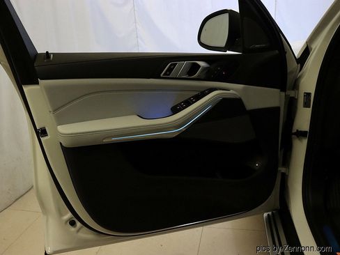 Used 2026 BMW X5 xDrive50e w/ Climate Comfort Package image 28