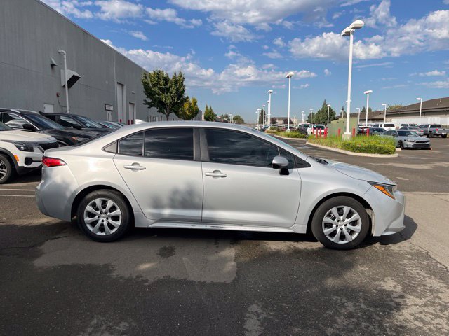 Used 2020 Toyota Corolla LE FWD image 2