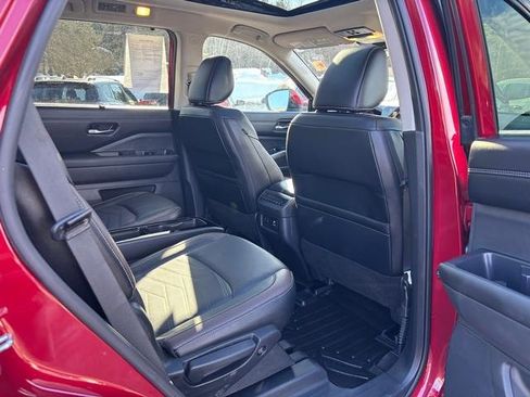 Used 2023 Nissan Pathfinder Platinum image 13