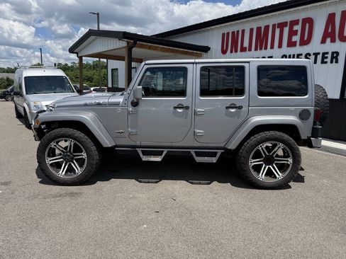 Used 2014 Jeep Wrangler Unlimited Sahara AWD/4WD image 12