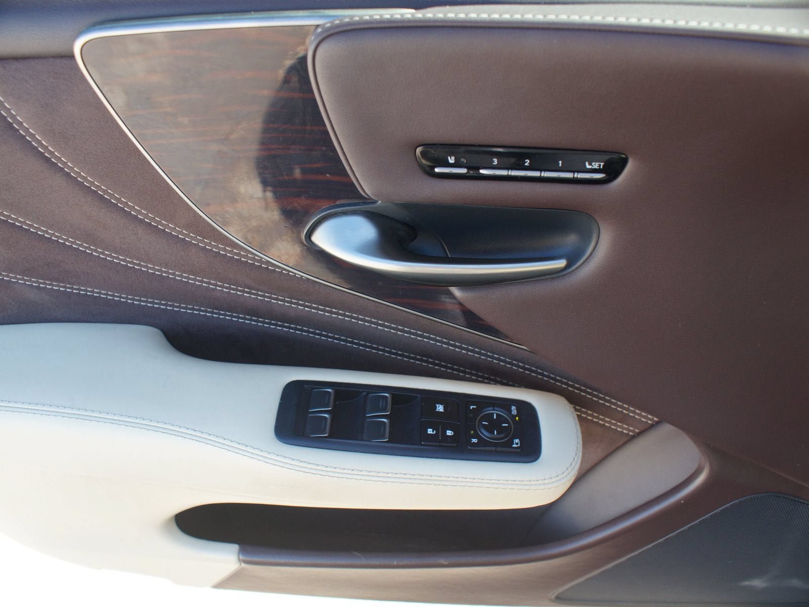 Used 2018 Lexus LS 500 w/ Interior Upgrade Package RWD image 29