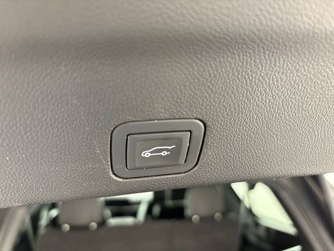 Used 2025 Chevrolet Suburban Premier image 47