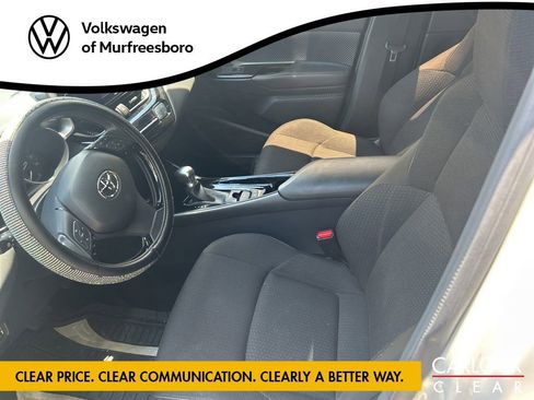 Used 2019 Toyota C-HR XLE FWD image 6
