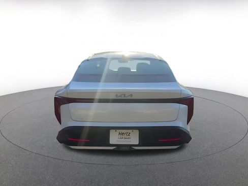 Used 2025 Kia K4 LXS image 12
