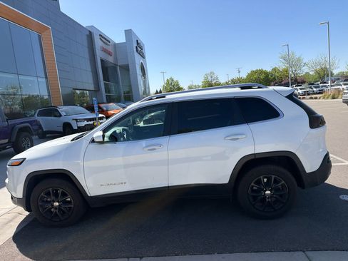 Used 2015 Jeep Cherokee Latitude w/ Cold Weather Group AWD/4WD image 5