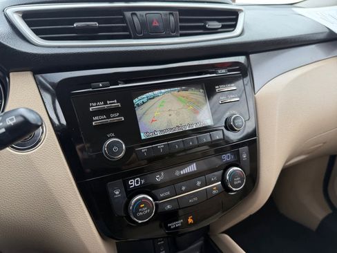 Used 2016 Nissan Rogue SV image 17