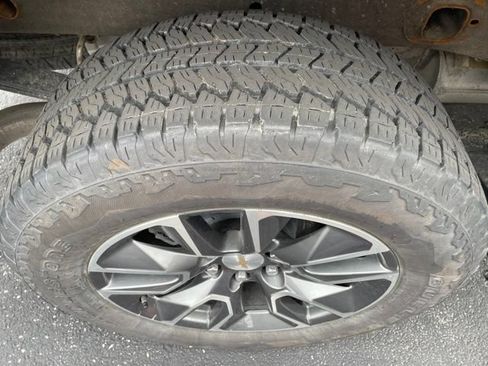 Used 2024 Chevrolet Silverado 1500 LT AWD/4WD image 20