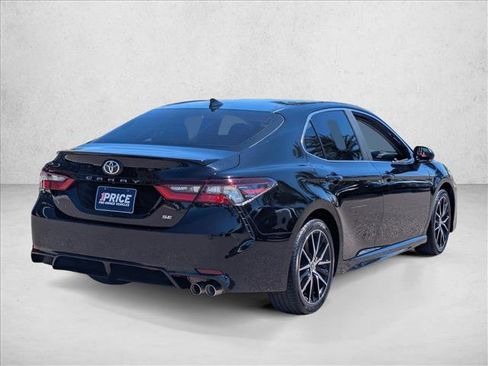 Used 2023 Toyota Camry SE image 5
