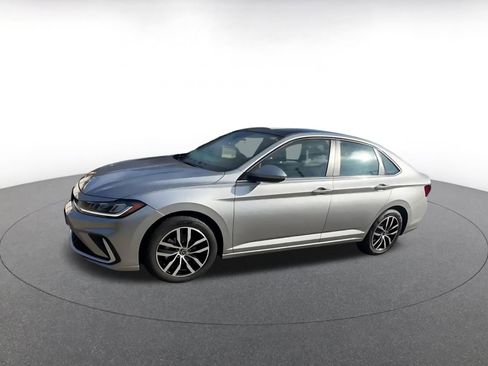 Used 2025 Volkswagen Jetta SE image 8