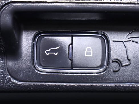 Used 2020 Ford Explorer XLT w/ Comfort Package AWD/4WD image 38