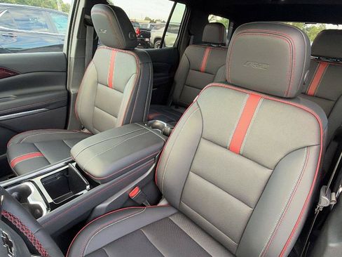 New 2027 Chevrolet Traverse RS w/ LPO, Floor Liner Package FWD image 18