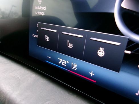 Used 2024 BMW X7 M60i w/ Executive Package image 32