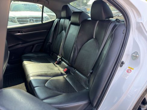 Used 2018 Toyota Camry XSE FWD image 16